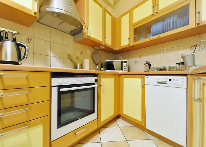 Courtyard Apt - Central Athens